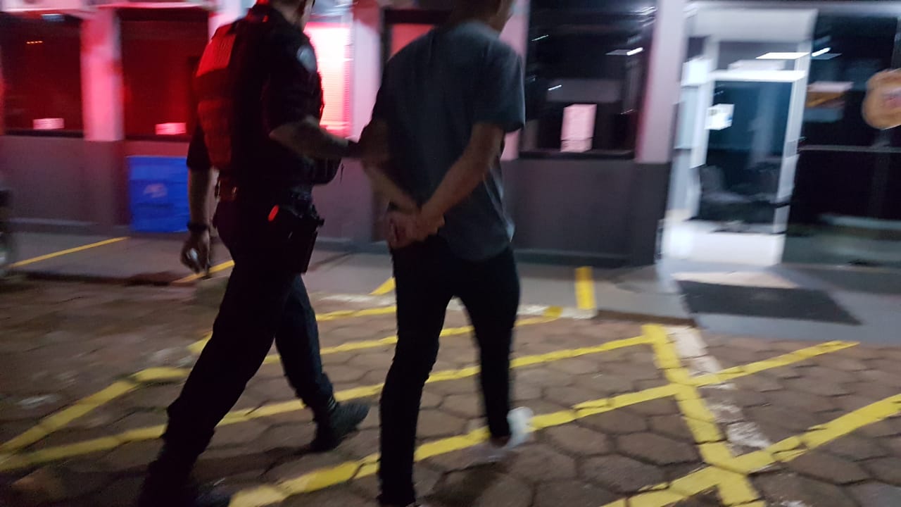 Após consumir mais de R$ 900 em pub na Rua Paraná, jovem é detido por se recusar a pagar