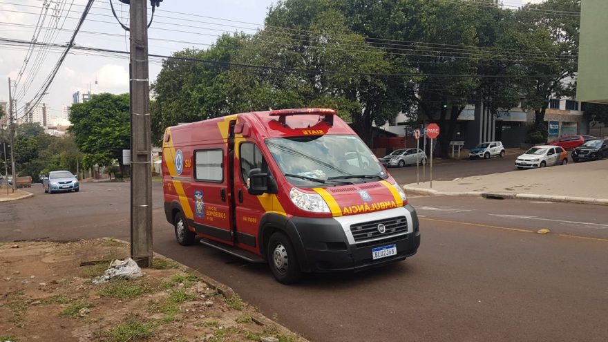 Homem fica ferido após queda de moto no Centro