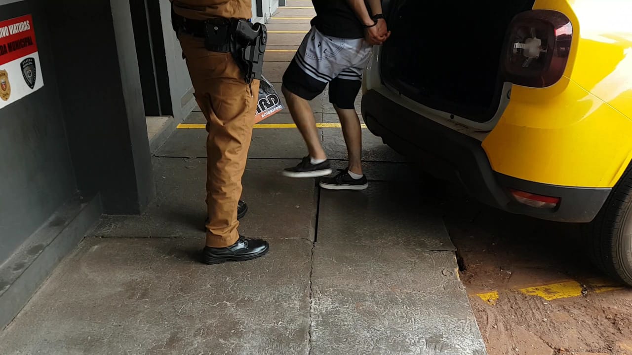 Jovem é detido vendendo drogas nas proximidades do Ecopark Oeste