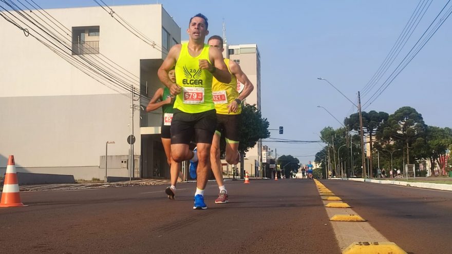 Mais de 700 corredores participam de corrida em Cascavel