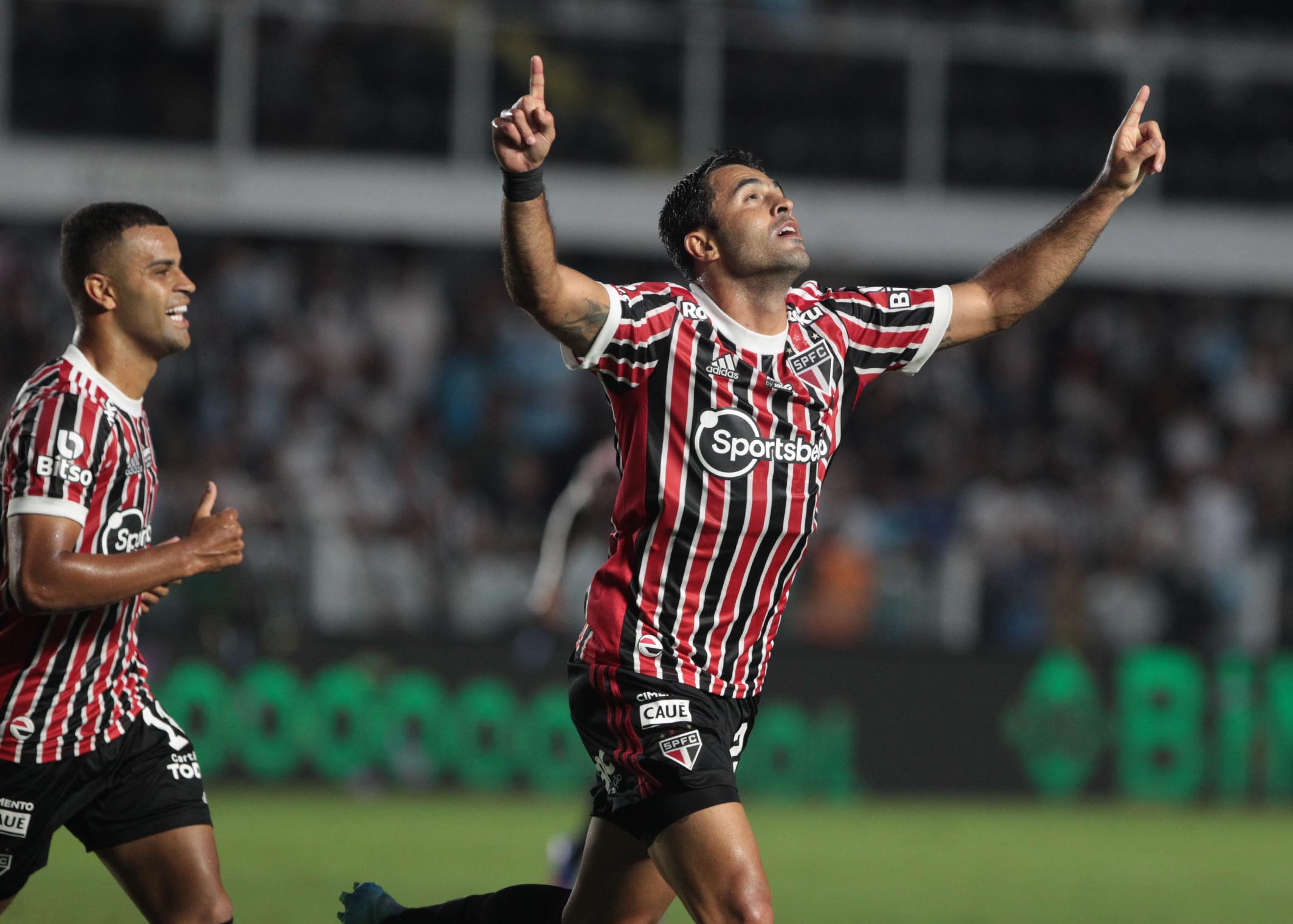 São Paulo bate o Santos fora de casa e vence o primeiro clássico de 2022