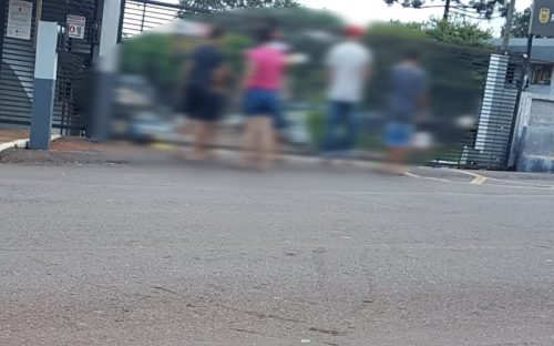 Crianças que retiraram placas de veículos para decorar quarto são encaminhadas à Delegacia de Polícia Civil Imagem referente a Crianças que retiraram placas de veículos para decorar quarto são encaminhadas à Delegacia de Polícia Civil