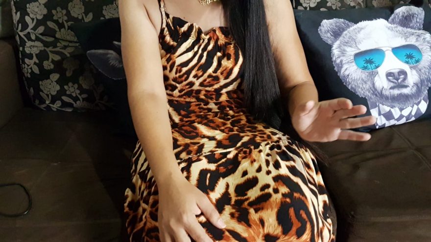 Mulher afirma ter sido vítima de furto e precisou pagar R$ 300,00 para ter celular devolvido; vítima foi ameaçada com canivete