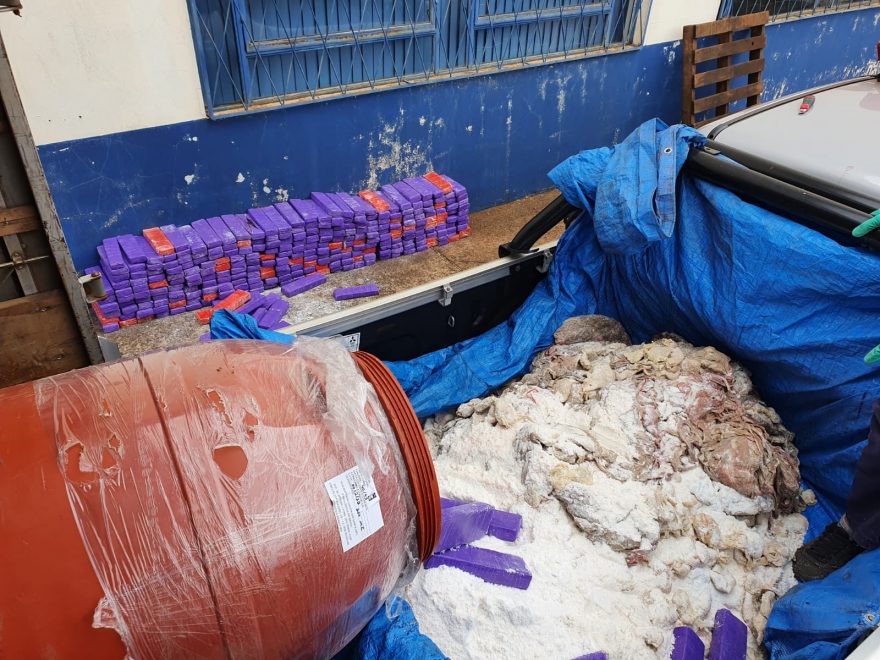 Criminosos escondem tabletes de maconha em meio a tripas de porco, mas Receita Federal realiza apreensão