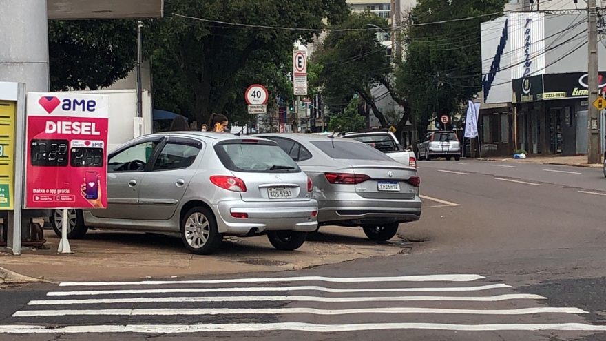 Colisão entre automóveis é registrada no Centro de Cascavel