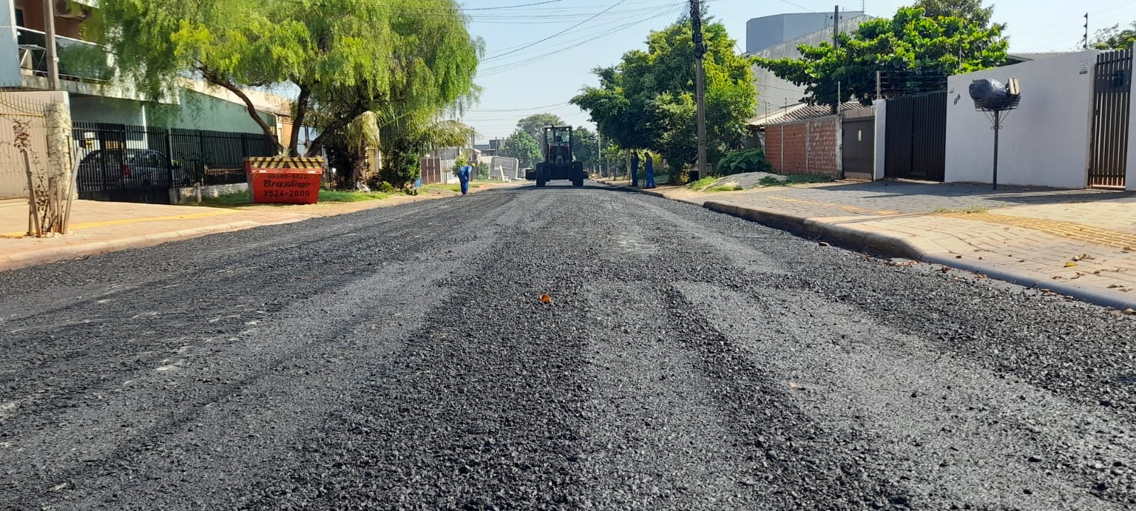 Secretaria de Obras prossegue com recape asfáltico no Jardim Ipê