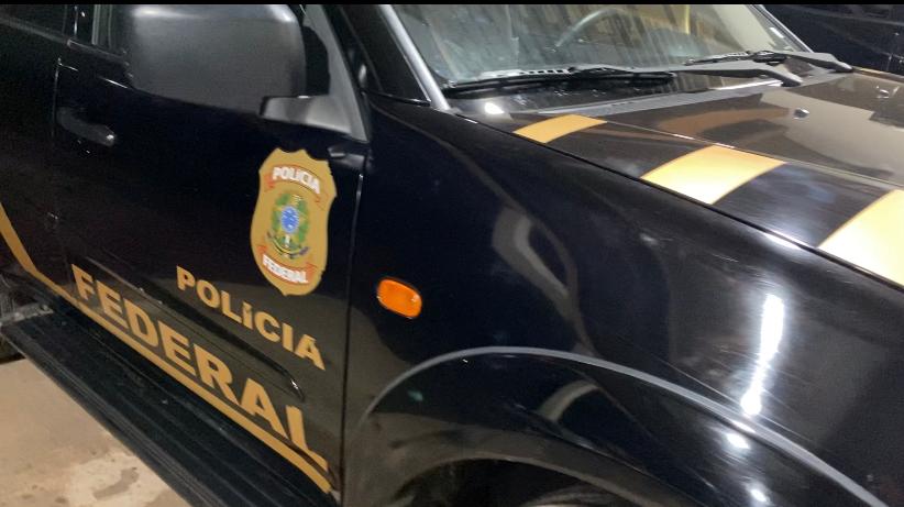 PF recupera veículo roubado na aduana da Ponte Internacional da Amizade, em Foz do Iguaçu/PR