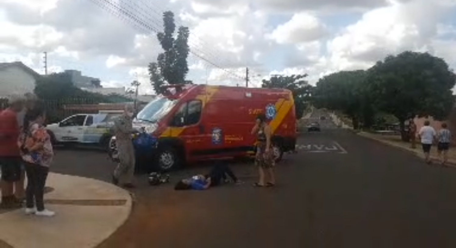 Motociclista de 18 anos fica ferida em acidente de trânsito no Brasília