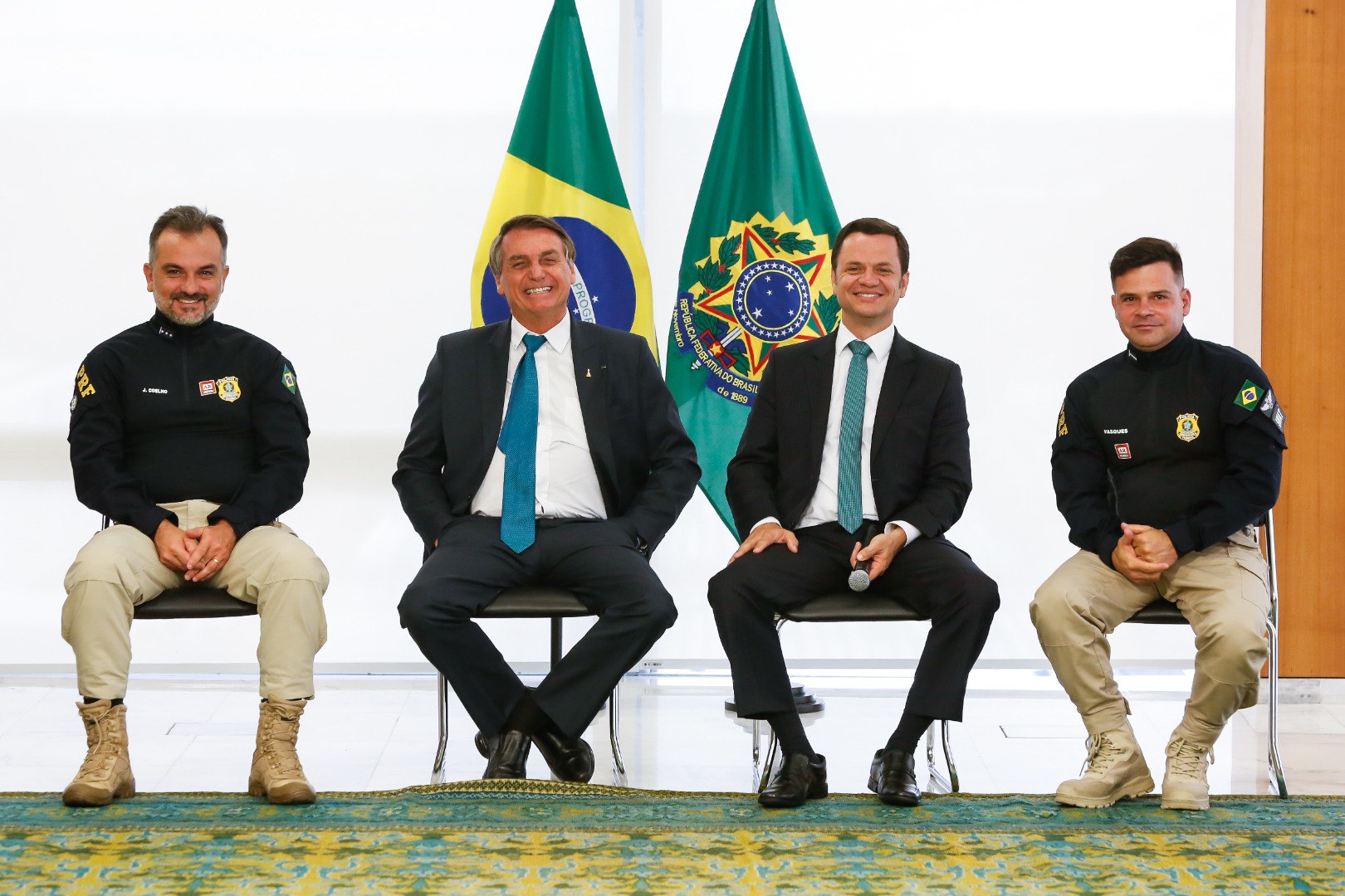 “A PRF faz um trabalho excepcional. Nós temos que valorizar”, diz Bolsonaro.