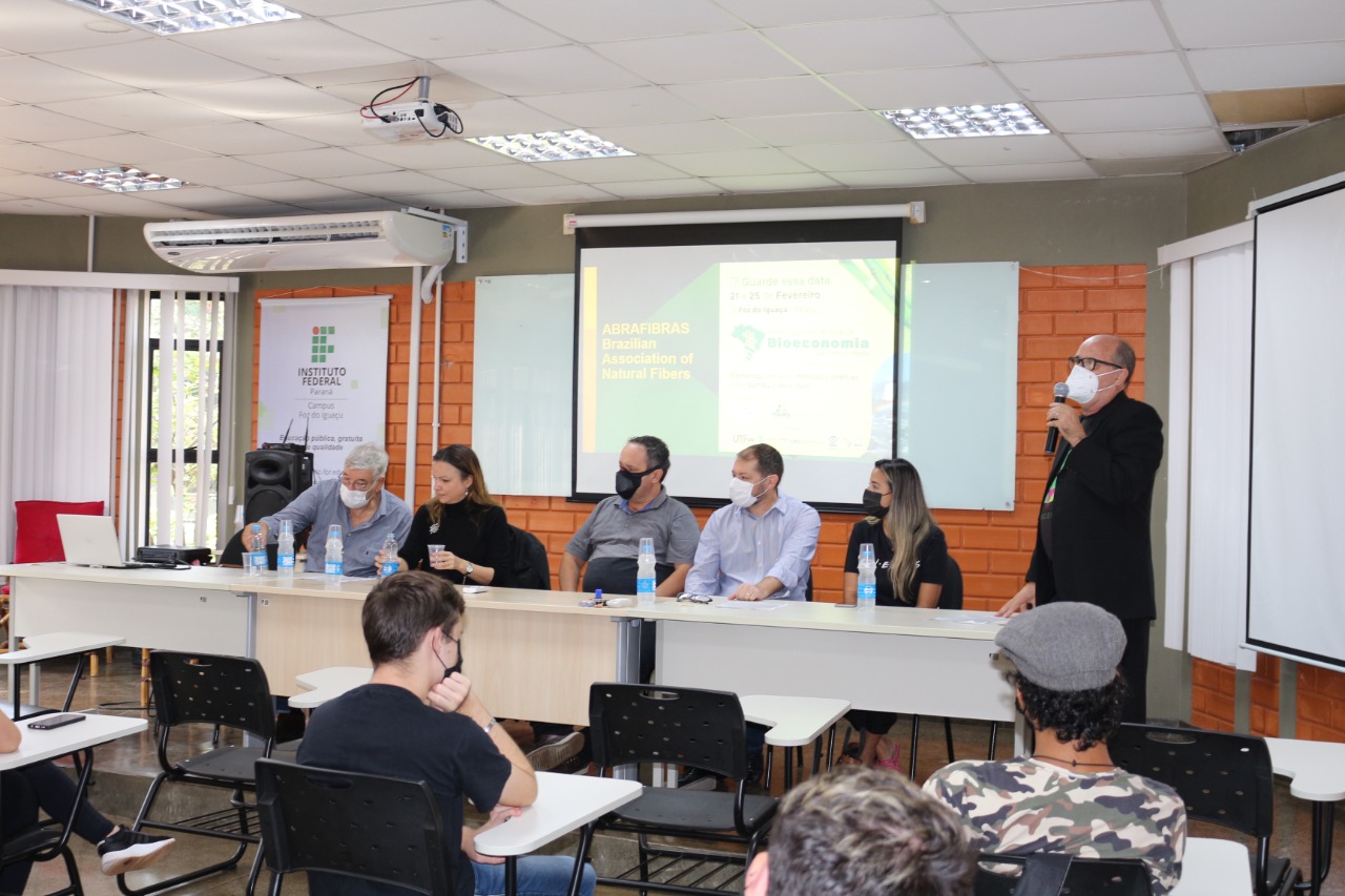Prefeitura de Foz contribui para o debate sobre bioeconomia sustentável na comunidade