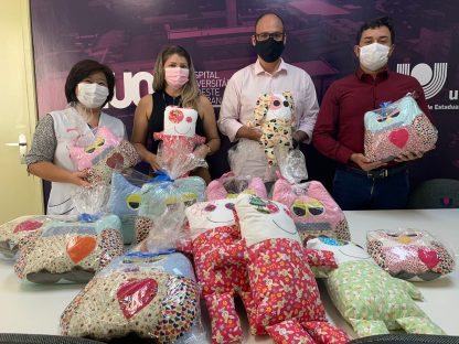 HUOP recebe naninhas produzidas por apenados da PIC