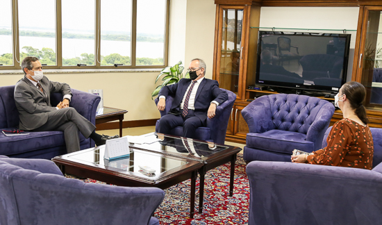 Vice-presidente do Tribunal de Justiça do Tocantins visita o TRF4
