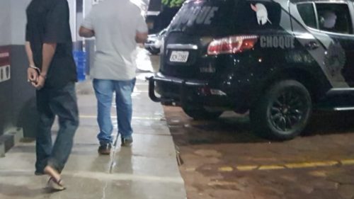 Homem flagrado comprando drogas é levado até a 15ª Subdivisão Policial