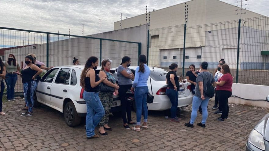 Funcionários realizam manifestação em empresa de Apucarana