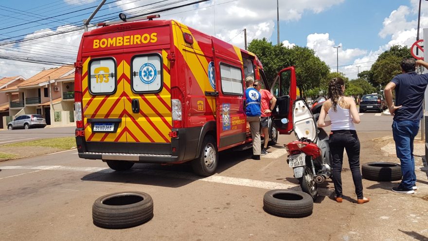 Moto e bicicleta se envolvem em colisão de trânsito no Centro