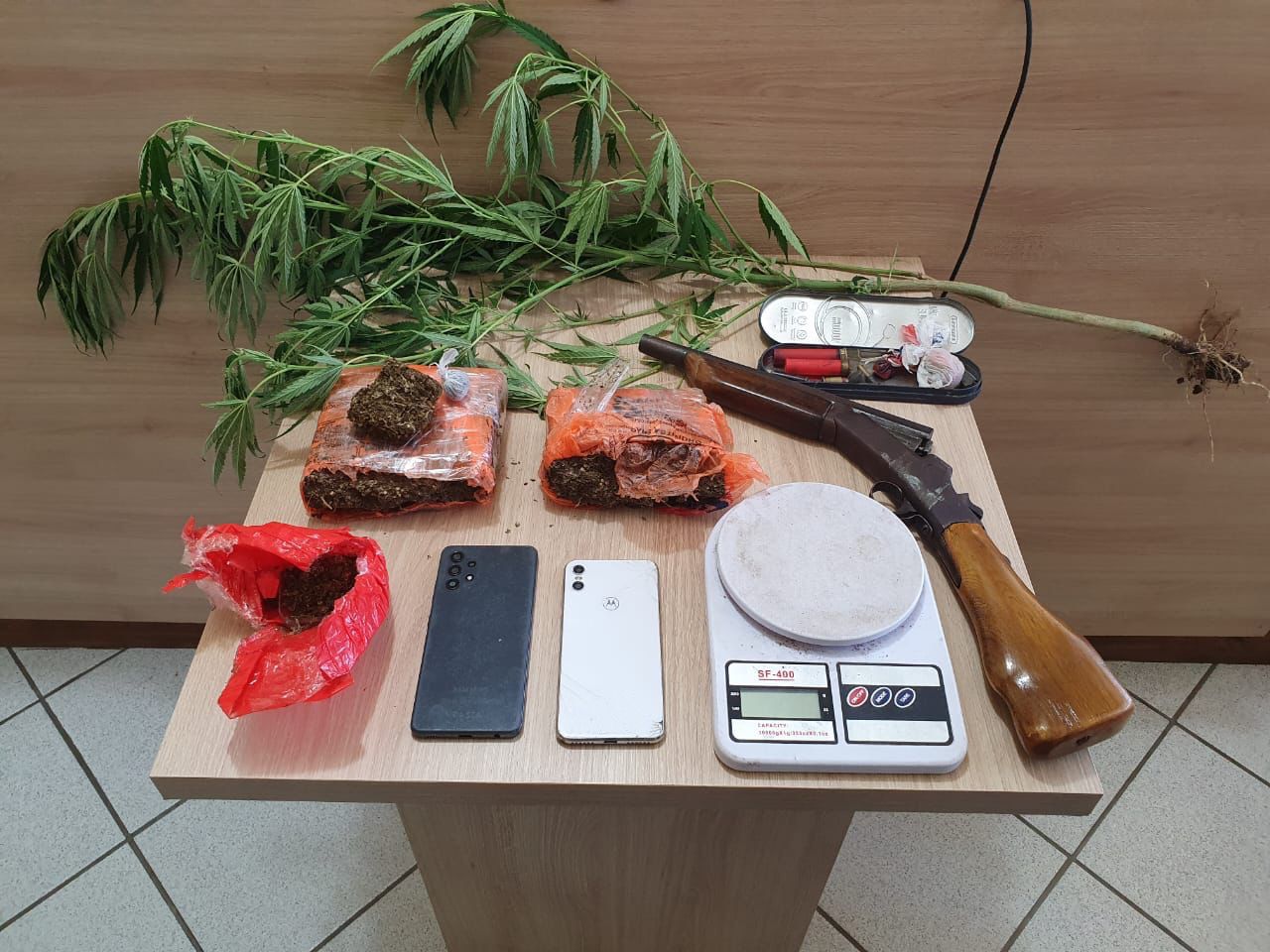 Policia Civil realiza prisões e apreende droga e arma em Porto União
