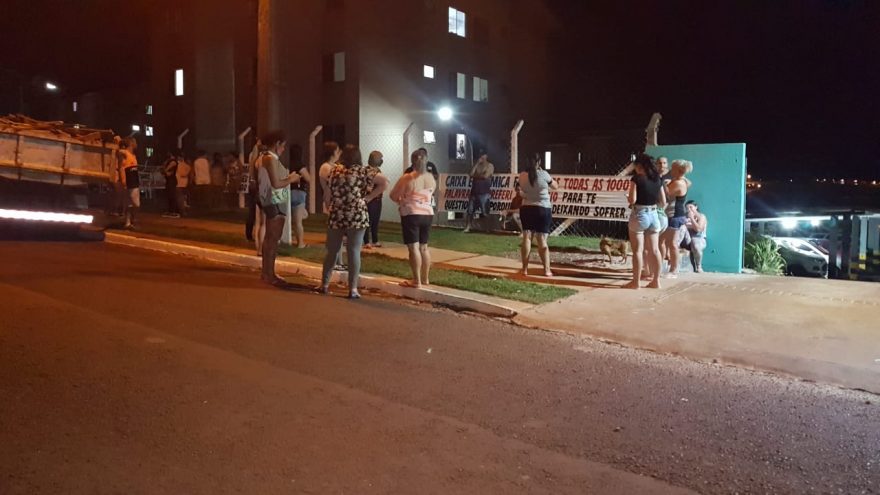 Revoltados, moradores do Jaborá clamam por solução: “Os prédios estão caindo”