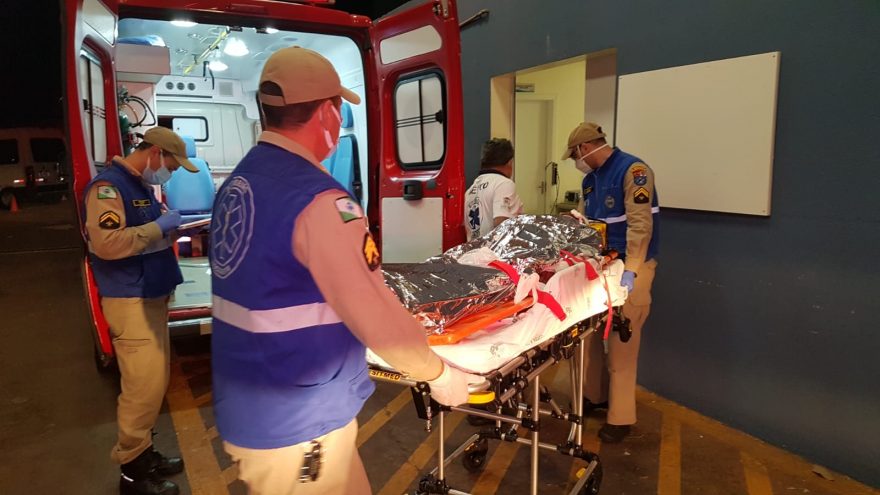 Após queda de moto, jovem sofre diversas fraturas e Traumatismo Craniano