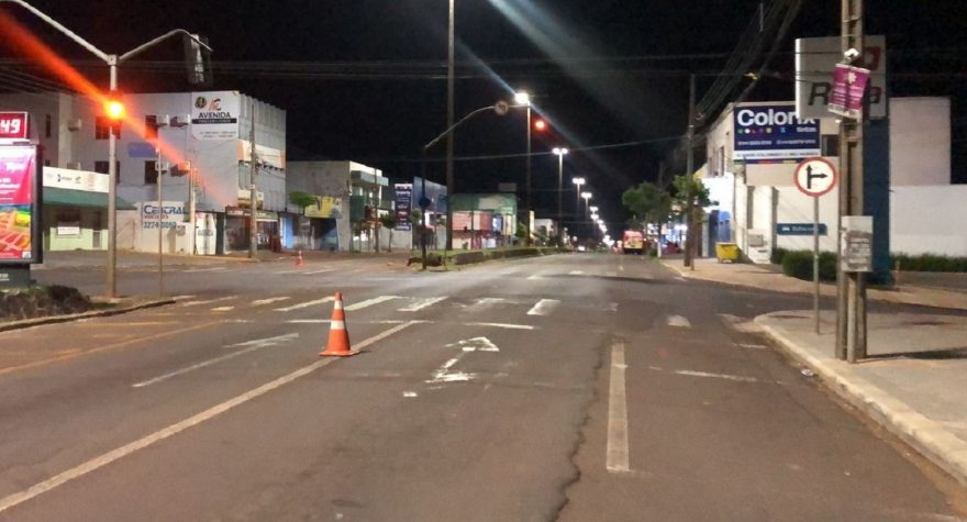 Semáforos entre a Avenida Carlos Gomes e Rua Cuiabá estão em amarelo intermitente