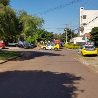 Imagem referente a Demais moradores do prédio onde mulher é mantida refém precisaram ficar isolados nas residências