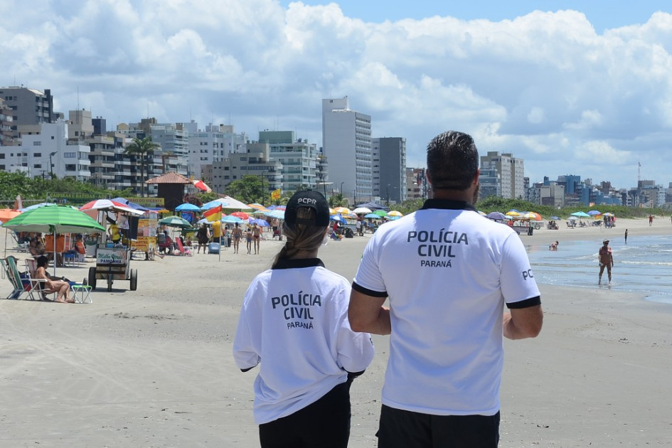 PCPR orienta sobre cuidados com pertences na areia da praia durante feriado de carnaval
