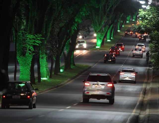 Ponta Grossa revoga licitação para iluminação pública suspensa pelo TCE-PR