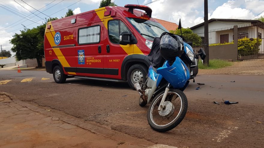 Forte colisão traseira deixa mulher ferida na Rua Antonina, no São Cristóvão