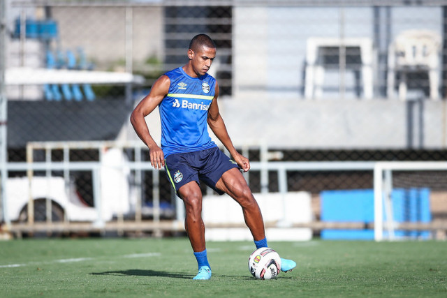 Grêmio realiza treino tático buscando preparação para o clássico de sábado