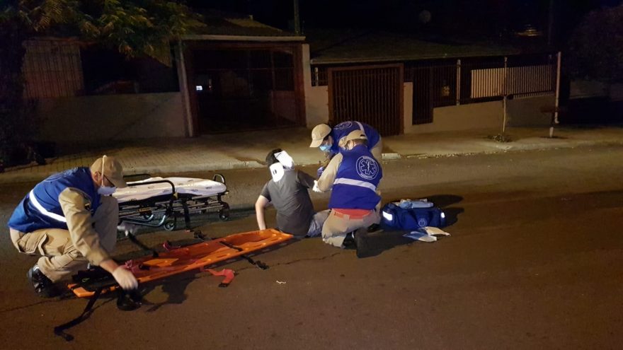 Homem cai de patinete elétrico e fratura antebraço