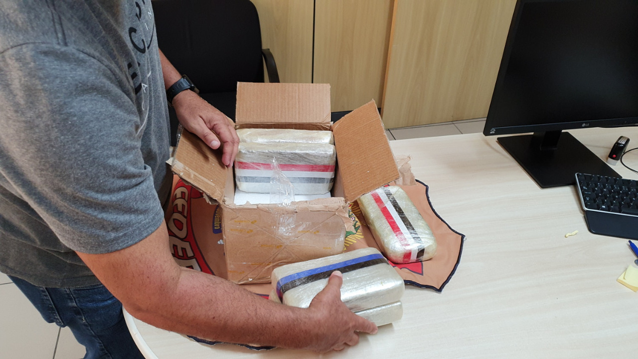 PF apreende em Parnamirim quase 6 kg de cocaína remetidos via postal