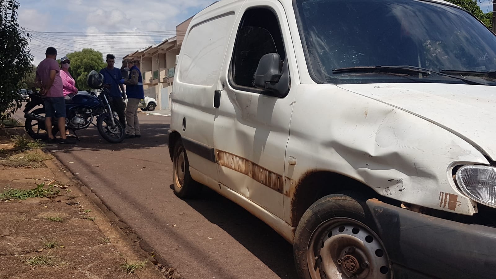 Motociclista fica ferido ao se envolver em colisão com carro no Parque São Paulo