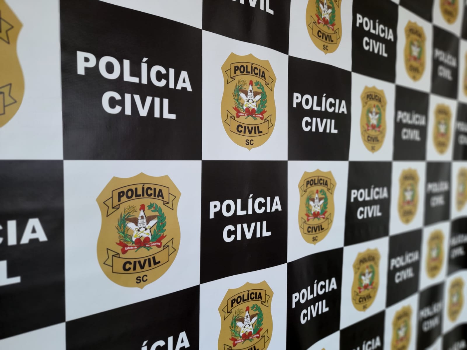 Polícia Civil cumpre mandado de busca em investigação de ameaça em Itajaí