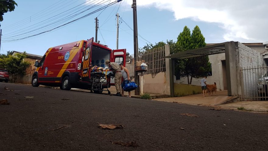 Mulher fica ferida após sofrer queda em residência no Bairro Floresta