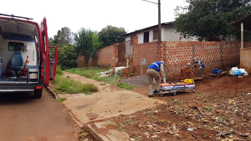 Homem sofre queda no interior de lote no Belmonte e é socorrido pelo Siate