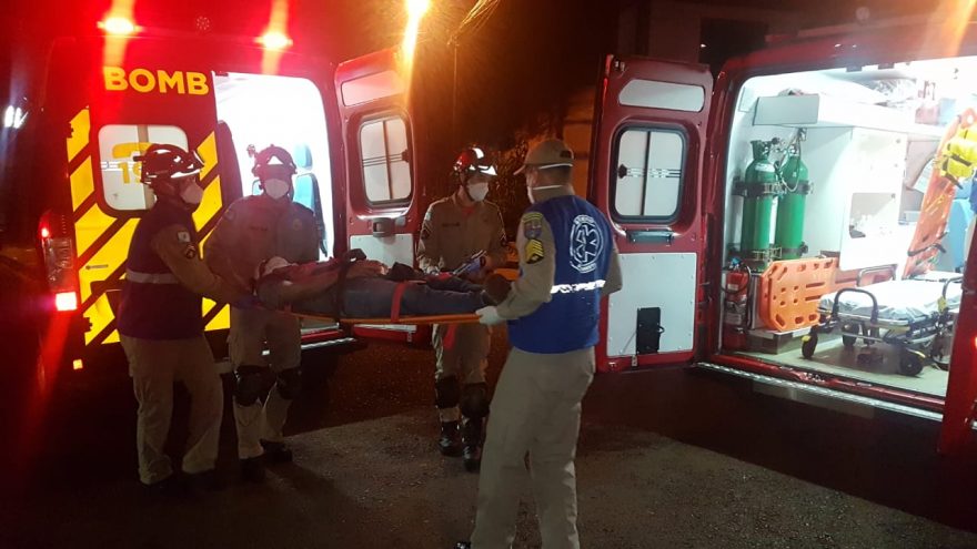 Casal fica ferido ao ter motocicleta atingida por veículo no Floresta; Condutora do carro foi detida por embriaguez