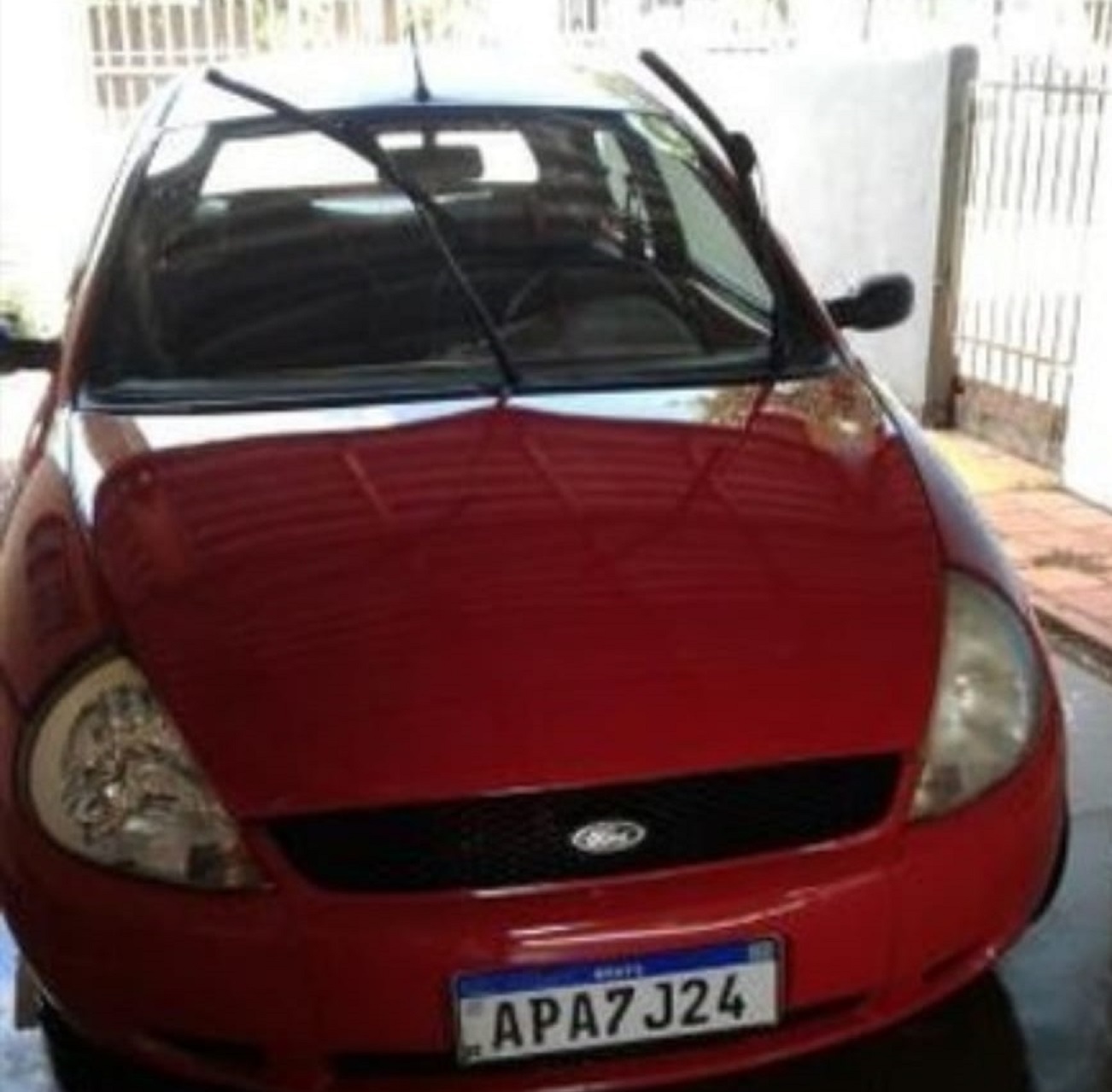Ford Ka é furtado na Avenida Brasil perto da Praça do Migrante, em Cascavel