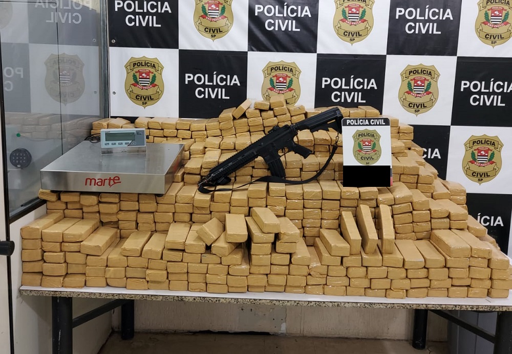 Denarc detém homem e apreende mais de mil tijolos de maconha na Grande SP