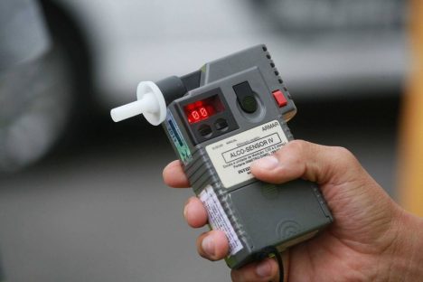 Motorista é preso após acidente no centro de Arapongas Imagem referente a Motorista é preso após acidente no centro de Arapongas
