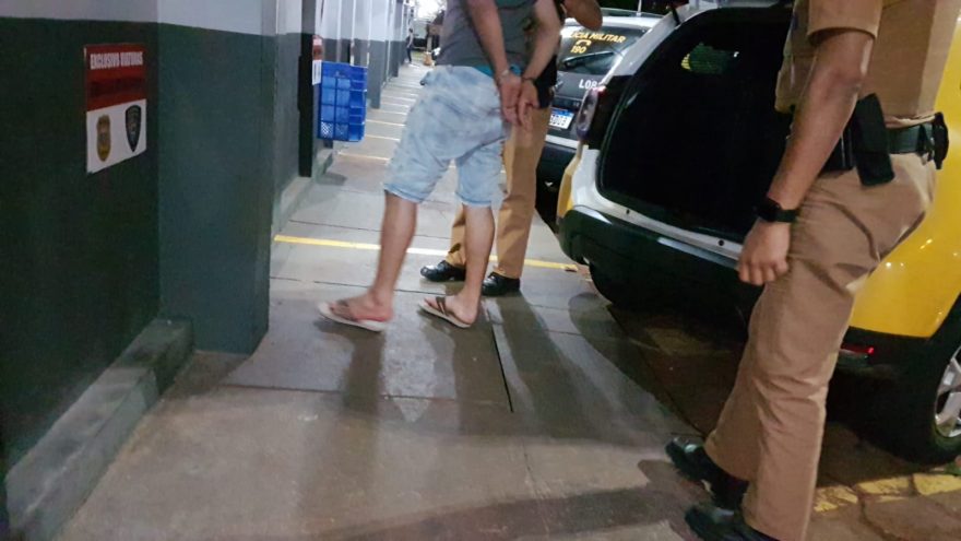 Homem é detido pela PM após agredir a companheira no Periolo; Vítima precisou se socorrida