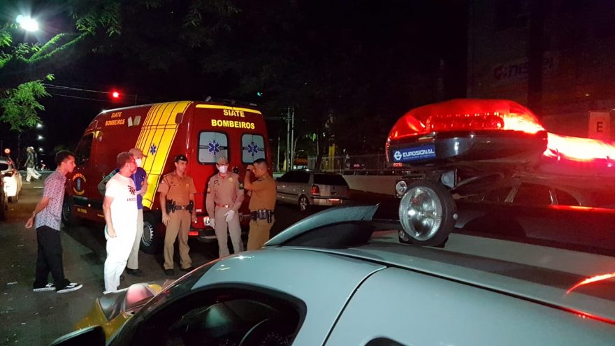 Após confusão nas baladas da Rua Paraná, jovem é alvo de facadas e precisa ser socorrido