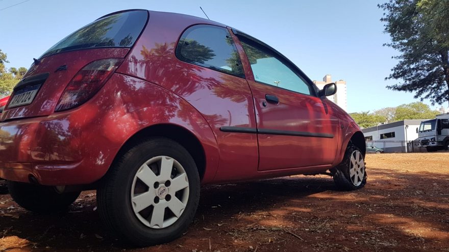 Ford Ka que foi furtado ontem na Praça do Migrante é recuperado pela PM no Bairro Esmeralda