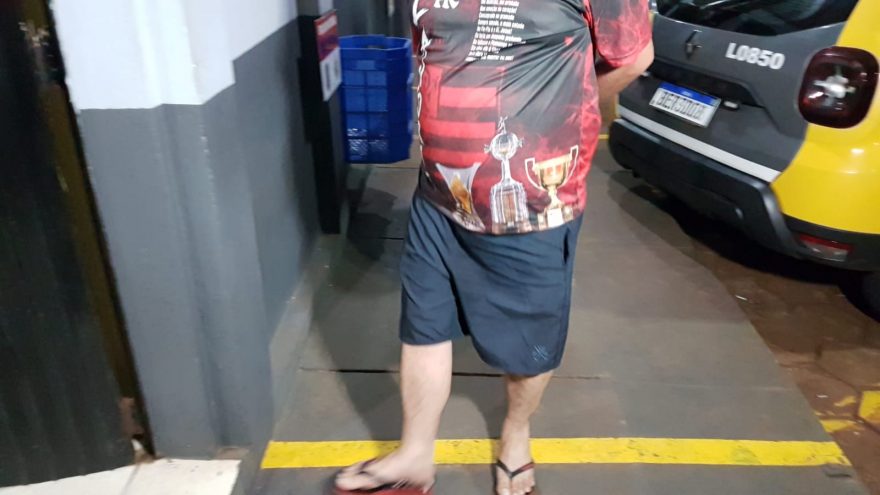 Homem é detido pela PM com pistola e munições em Cascavel