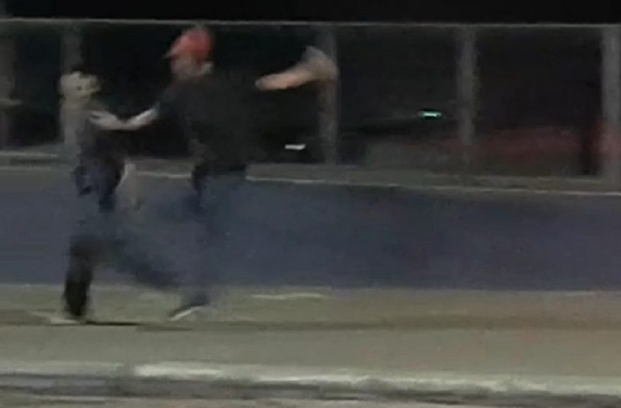 Vídeo mostra homem sendo esfaqueado no Centro após suposta dívida de drogas