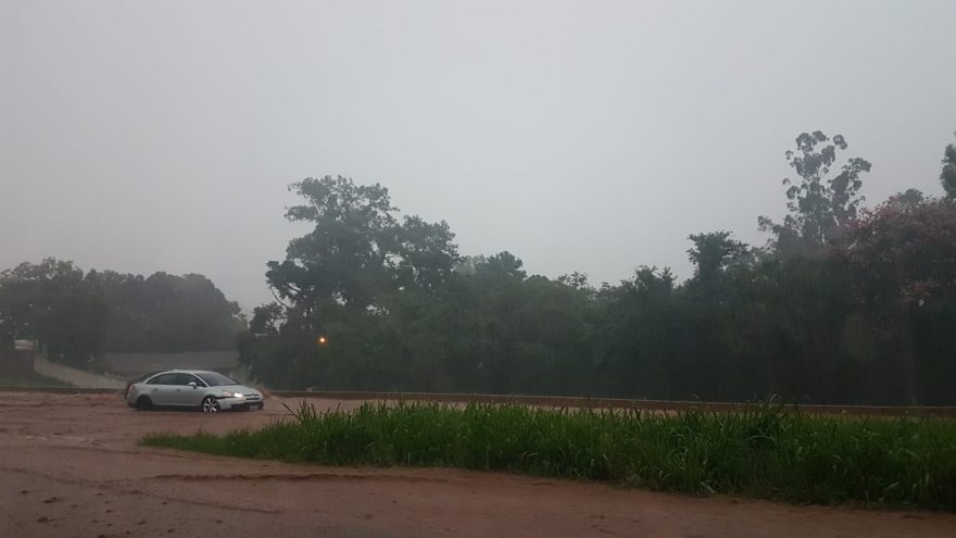 Atenção!!! Chuva inunda pistas da PRc-467 e alagamento provoca acidente