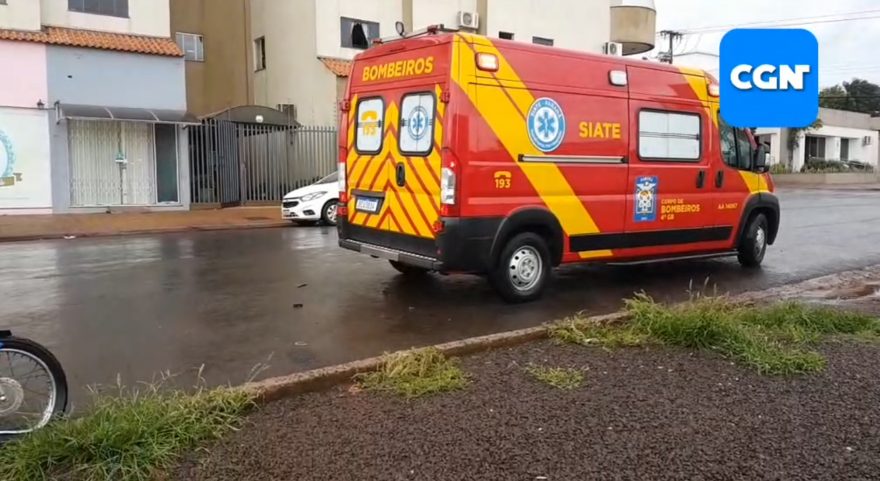 Carro e moto se envolvem na Rua Paraná, no Bairro São Cristóvão