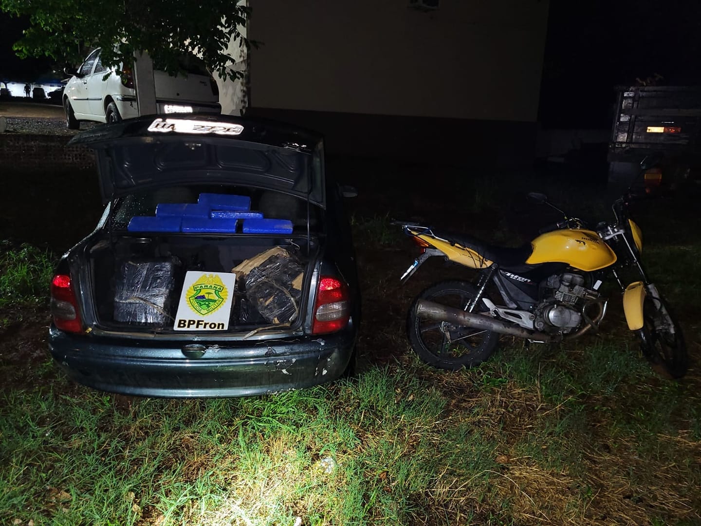 Após troca de tiros, BPFron apreende veículos e droga em Foz do Iguaçu