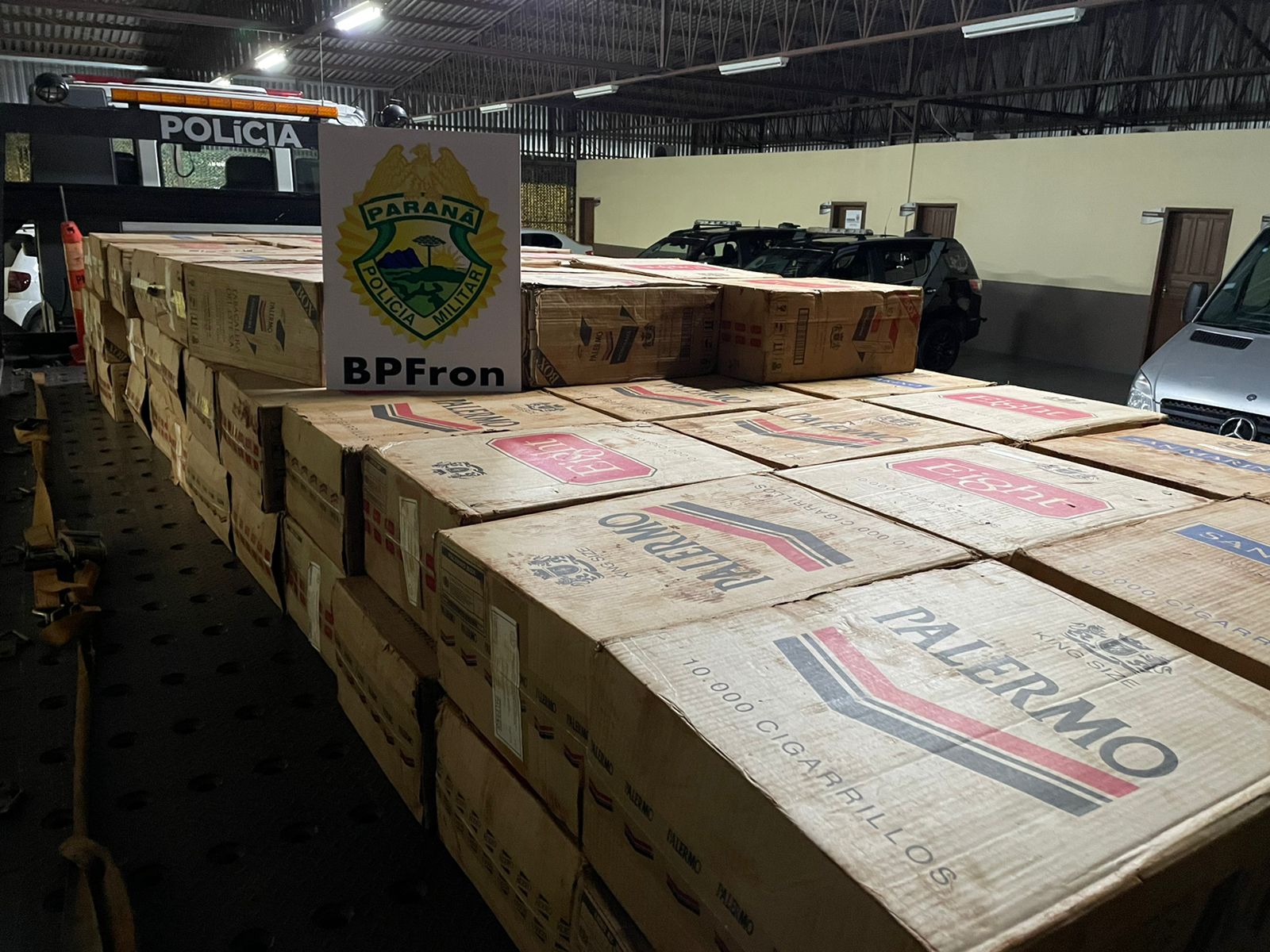 BPFron apreende cigarros contrabandeados e recupera veículo roubado