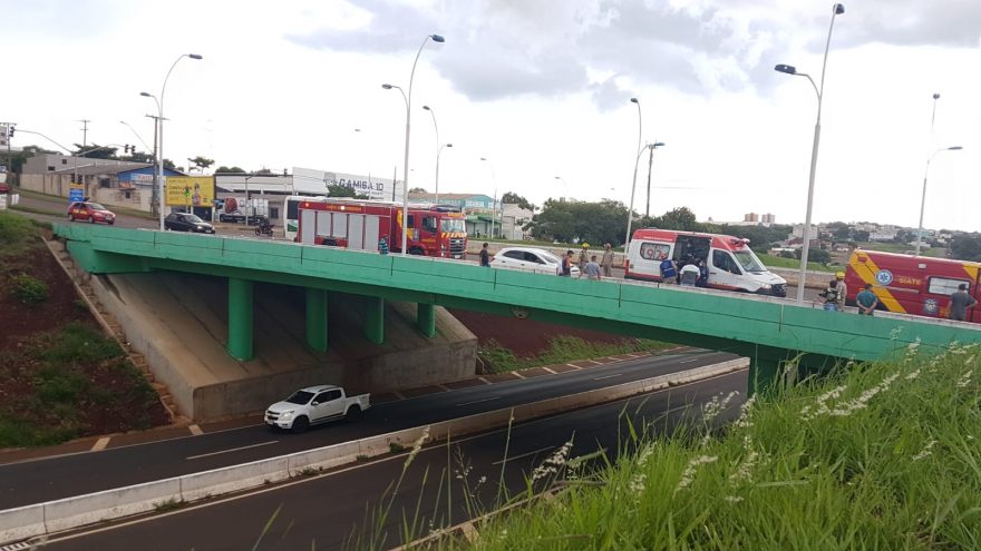 Grande aparato de socorro é mobilizado em resgate no Viaduto da Rocha Pombo