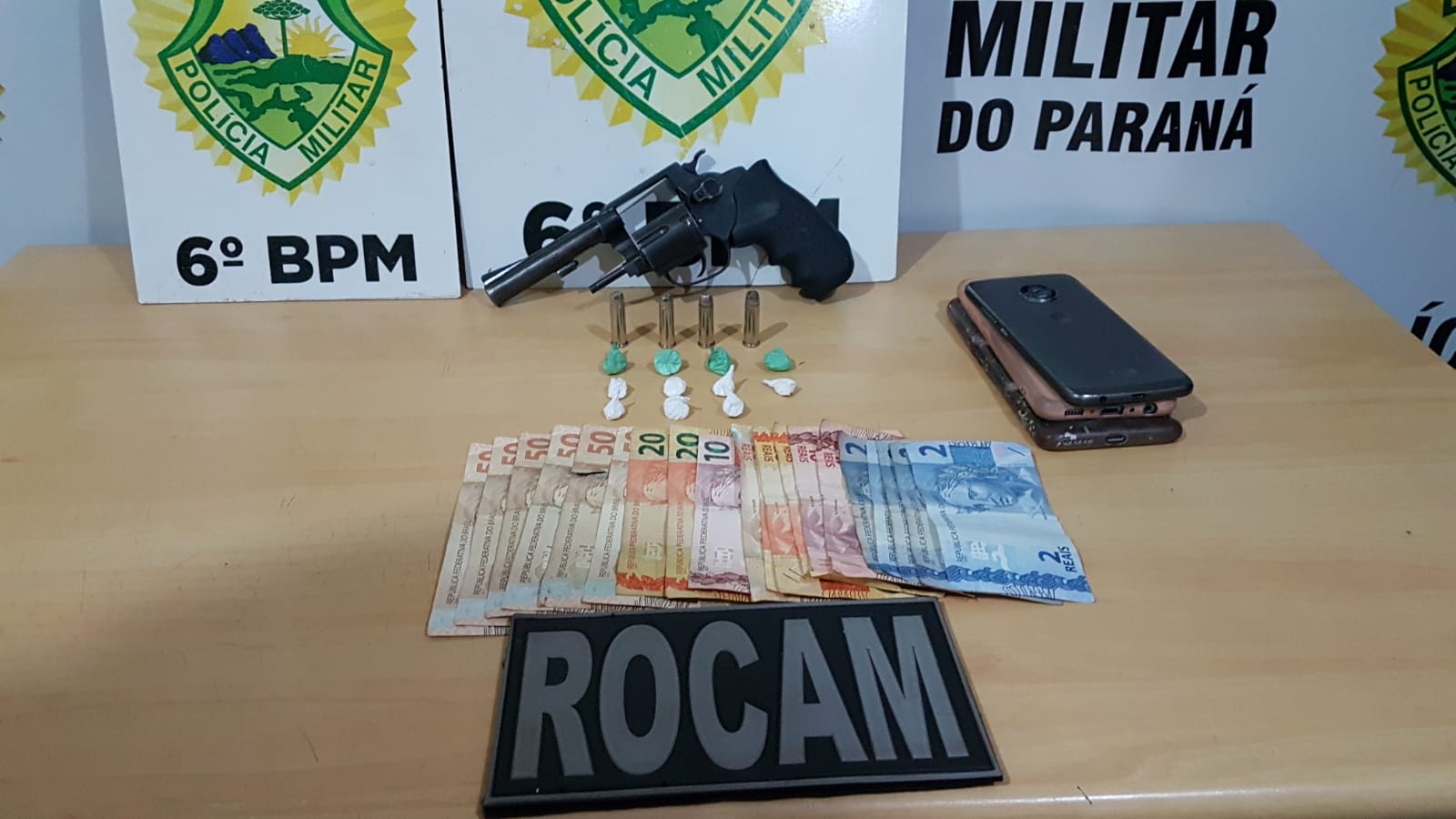 Quatro pessoas são presas por tráfico de drogas no Bairro Santa Felicidade, em Cascavel