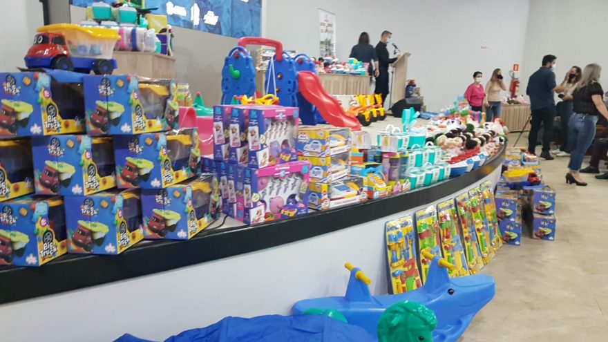 Prefeitura entrega quase R$ 1 milhão em brinquedos pedagógicos para escolas e Cmeis de Cascavel